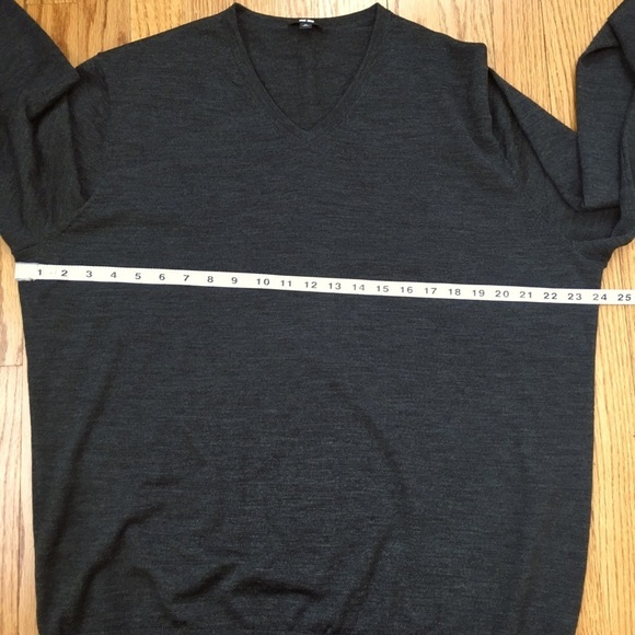 Uniqlo 100% Wool Dark Gray Long Sleeve V-neck Thin Knit Pullover Sweater - Picture 7 of 15